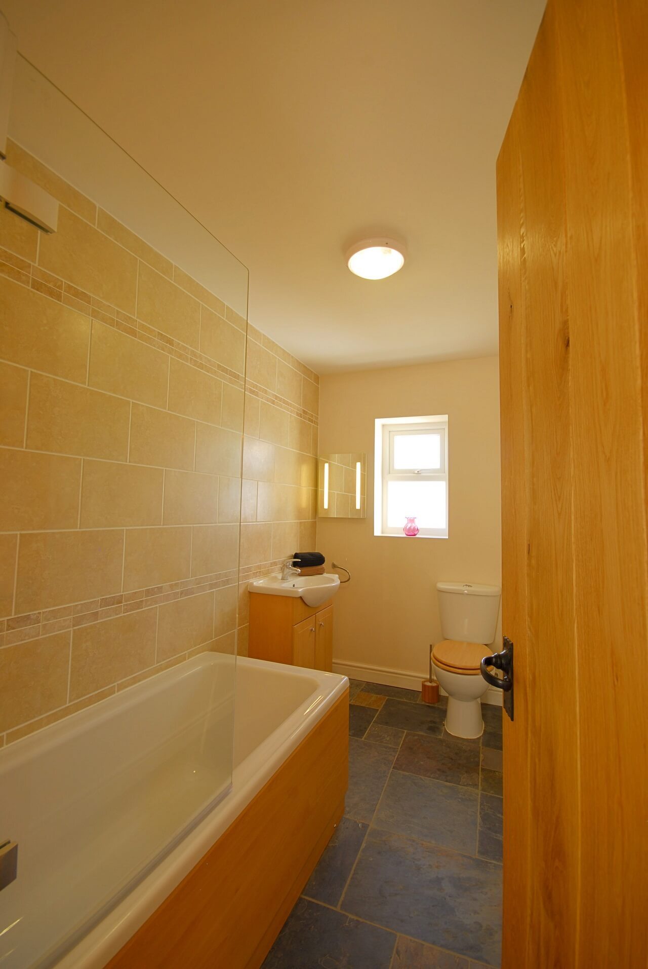 Self catering sleeps 6 2 bathrooms