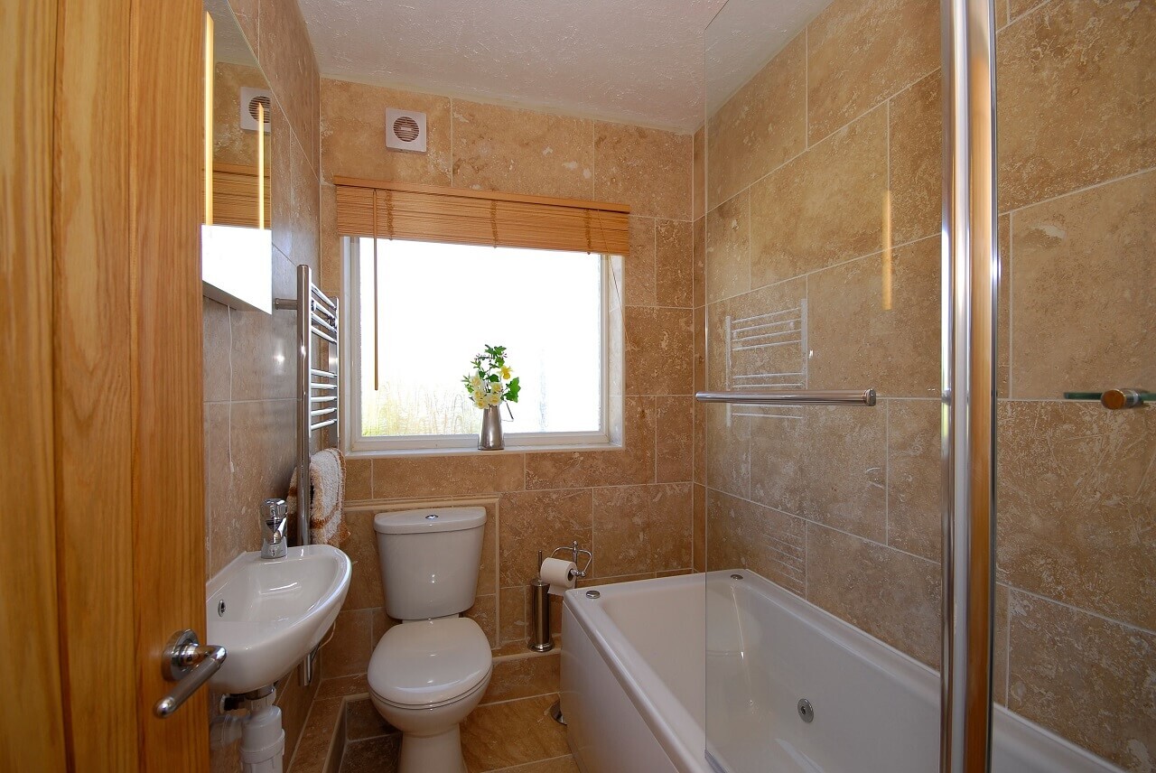 Family bathroom with spa bath at Aotearoa