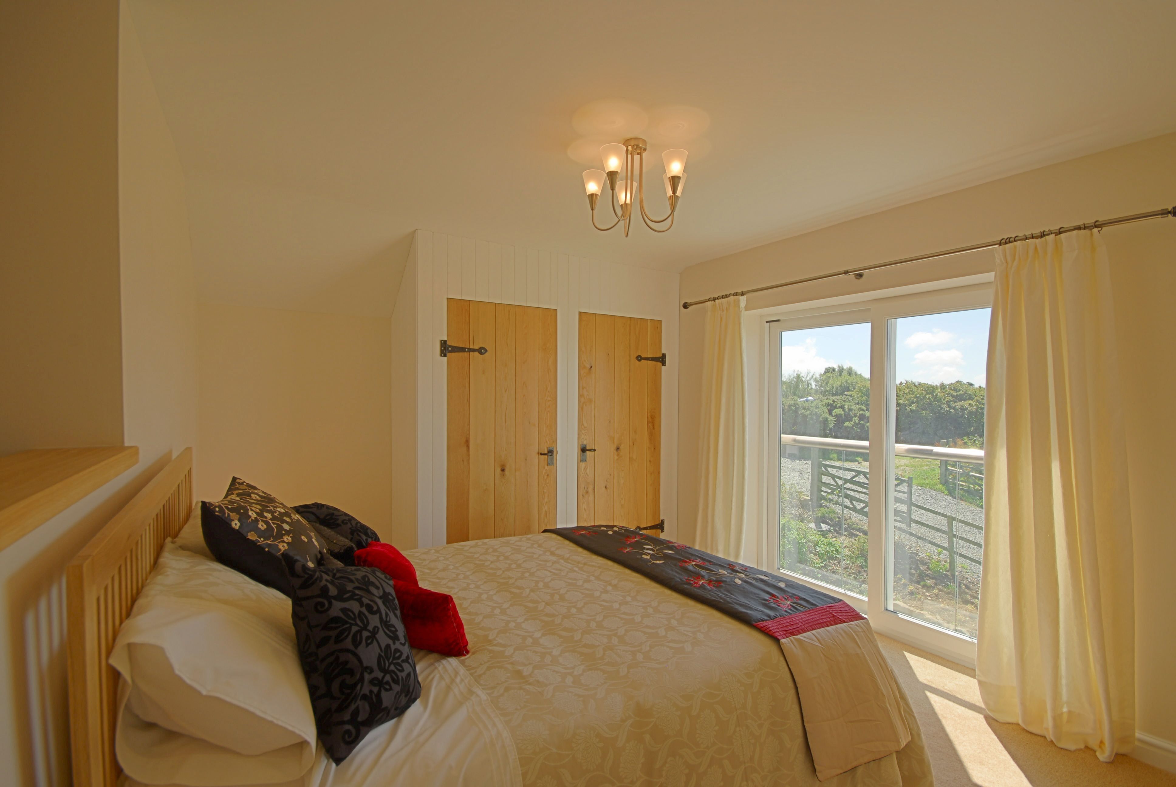 King Bedroom ensuite sea view